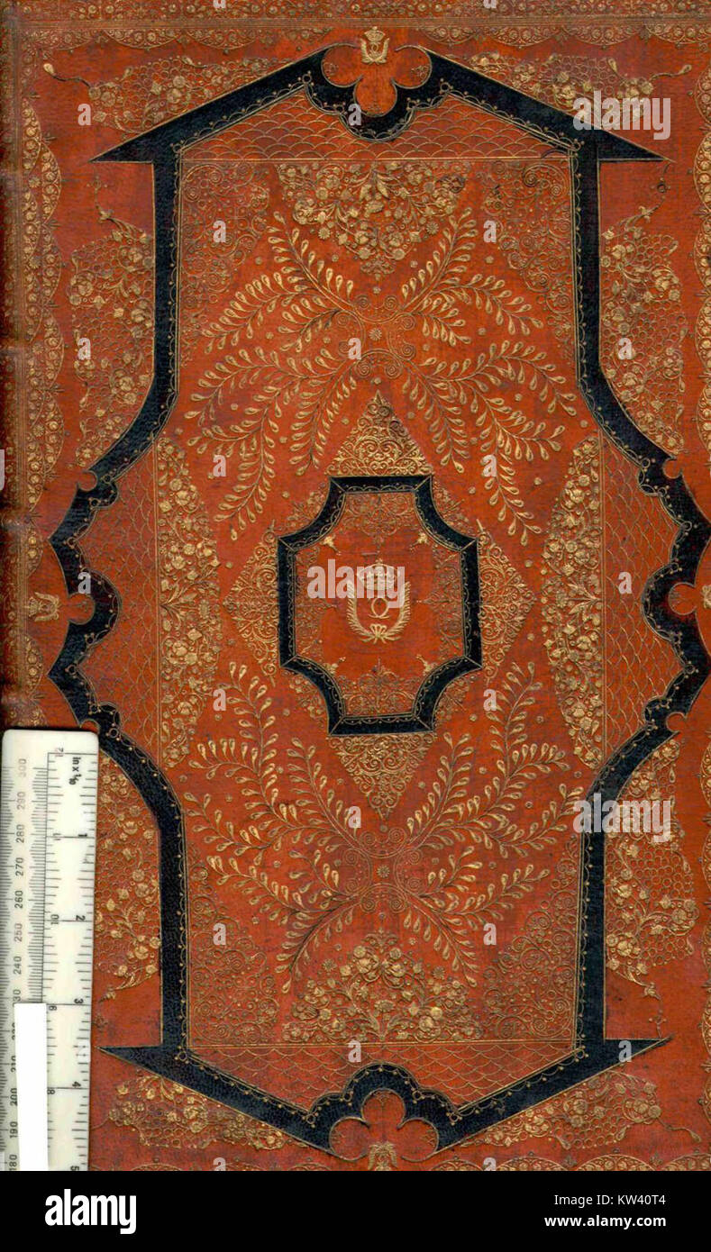 Der obere Umschlag des Buches des Common Prayer, ein bedeutender liturgischer Text, der in der christlichen Anbetung verwendet wird, zeigt historische Handwerkskunst und religiöse Kunst. Stockfoto