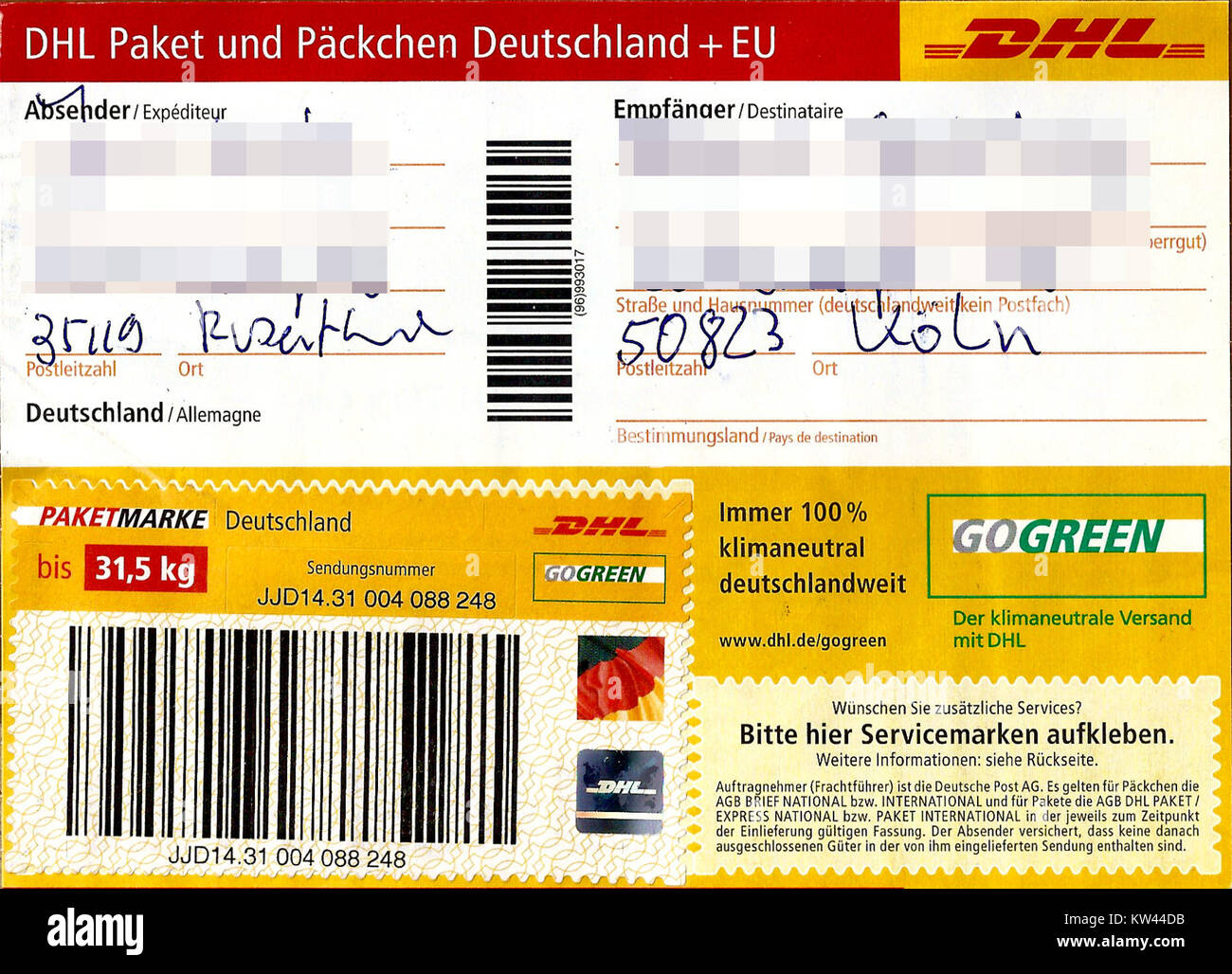 Paketaufkleber DHL Paket mit Paketmarke bis 31,5 kg 2016 Stockfoto, Bild: 170351031 - Alamy