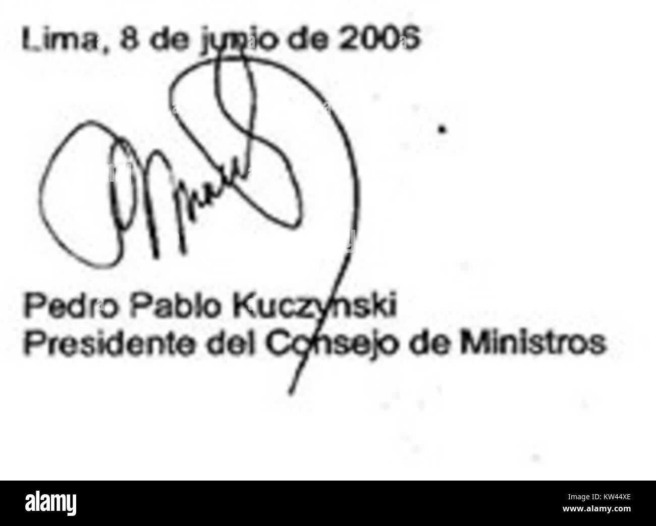 Pedro Pablo Kuczynski, ehemaliger Präsident von Peru, ist auf diesem Bild festgehalten, das ein offizielles Dokument unterzeichnet. Seine politische Karriere und sein Einfluss spielten eine wichtige Rolle in der jüngsten Geschichte Perus. Stockfoto