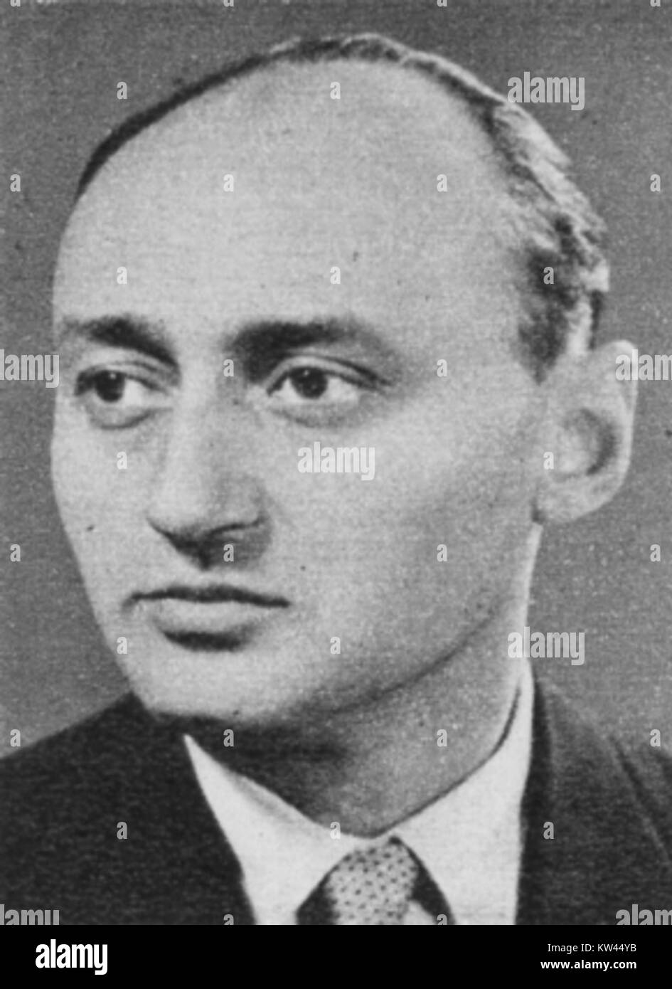 Biszku, ein ungarischer Familienname, wird mit Persönlichkeiten wie László Biszku, einem ungarischen Politiker, der von 1958 bis 1961 Innenminister war, in Verbindung gebracht. Seine Amtszeit war geprägt von bedeutenden politischen Ereignissen in der Mitte des 20. Jahrhunderts in Ungarn. Stockfoto