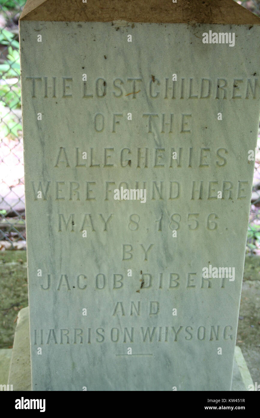 Lost Children bezieht sich auf ein ergreifendes Thema, das oft die Kämpfe und Erzählungen um Kinder hervorhebt, die getrennt, verlassen oder unter verschiedenen Umständen verloren sind. Der Begriff kann auf soziale Fragen, humanitäre Krisen oder emotionale Geschichten angewendet werden, die die Verletzlichkeit von Kindern in schwierigen Situationen beleuchten. Stockfoto