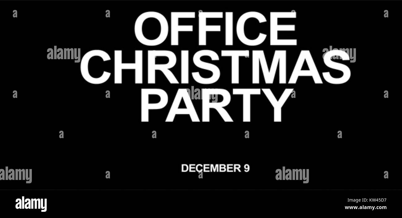 Eine Weihnachtsfeier im Büro ist ein gesellschaftliches Ereignis, das von einem Arbeitsplatz zur Feier der Weihnachtszeit veranstaltet wird. Dazu gehören in der Regel Mitarbeiter, die sich in einer festlichen Atmosphäre für Essen, Getränke und gesellige Kontakte treffen. Stockfoto