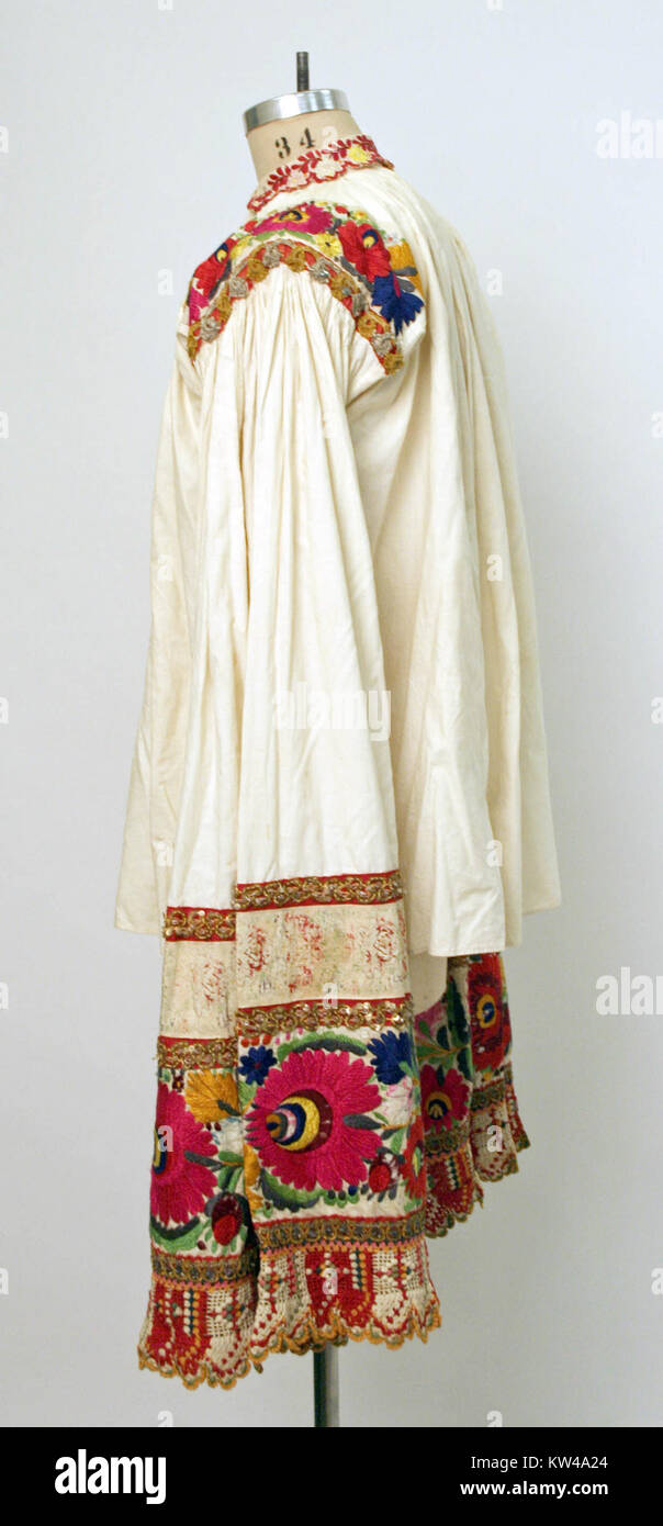 Blouse MET CI39.13.35 S, ein Textilerzeugnis aus der MET-Kollektion, gekennzeichnet durch seine Katalognummer, die den kulturellen und historischen Kontext repräsentiert. Stockfoto