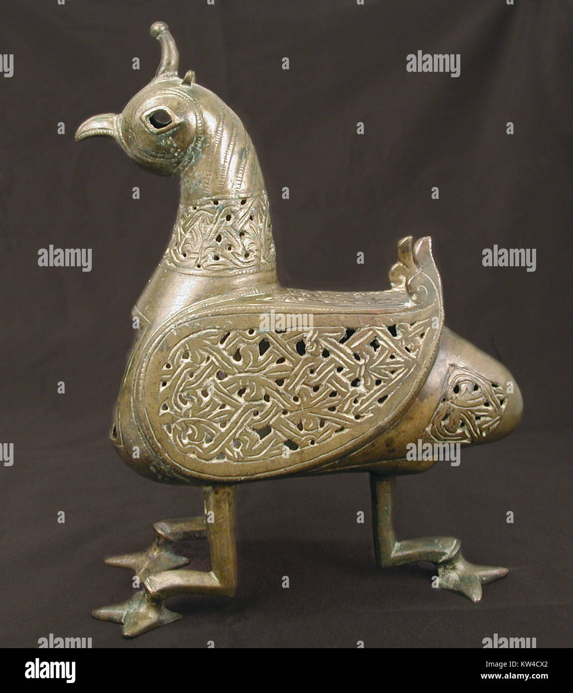 Dieser Vogel-Weihrauchbrenner im Metropolitan Museum of Art (MET) ist ein Beispiel für historische Handwerkskunst. Das Stück demonstriert kompliziertes Design und kulturelle Bedeutung in rituellen Praktiken. Stockfoto