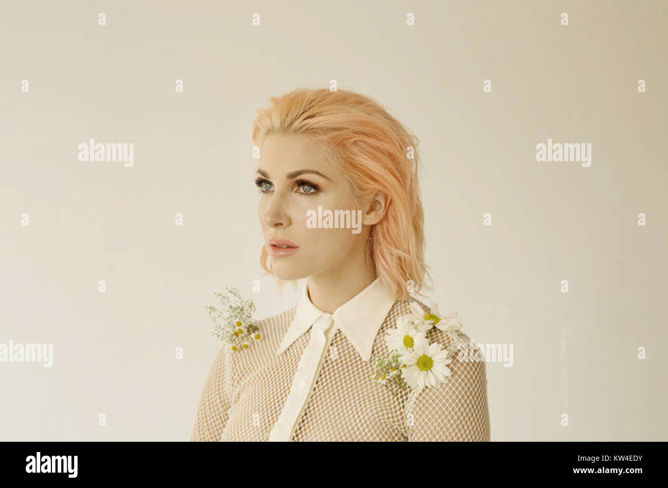 Bonnie McKee ist eine US-amerikanische Sängerin, Songwriterin und Musikerin, die für ihre Arbeit in Popmusik und ihre Zusammenarbeit mit mehreren prominenten Künstlern bekannt ist. Sie hat bedeutende Beiträge zur Musikindustrie geleistet und ist für ihren unverwechselbaren Gesangsstil und ihre Songwriting-Fähigkeiten bekannt. Stockfoto