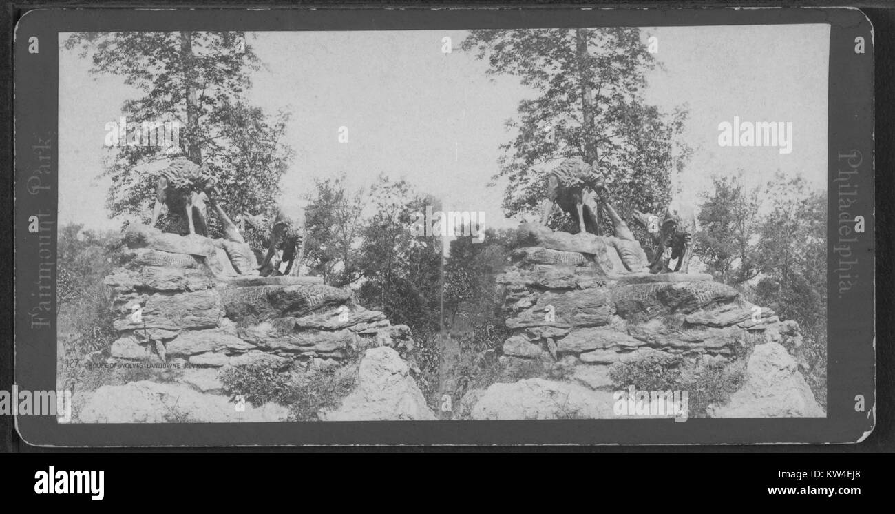 Felsformation mit Statue der Wölfe, Fairmount Park, Philadelphia, Pennsylvania, USA, 1915. Von der New York Public Library. () Stockfoto