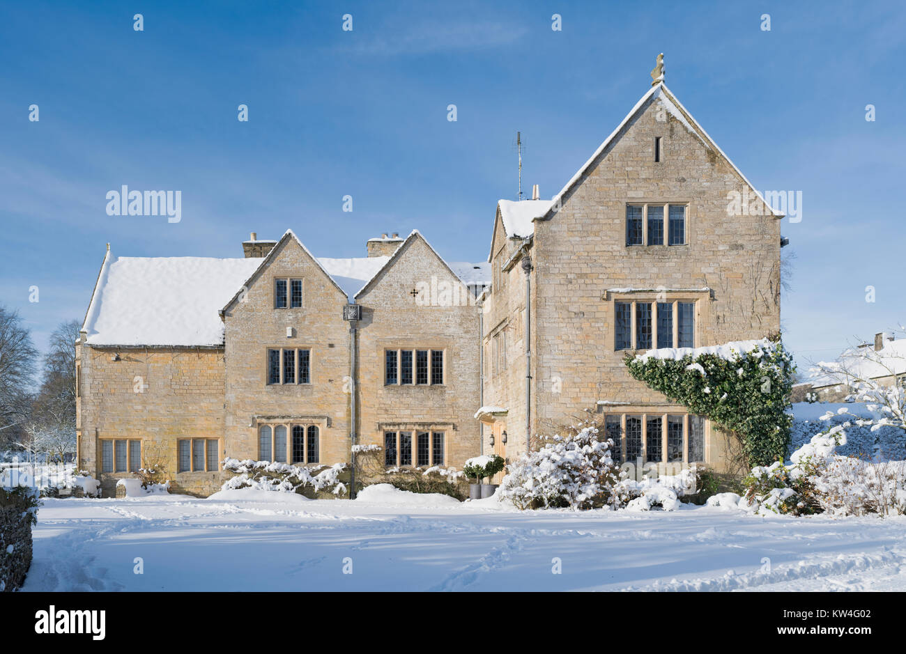 Das Herrenhaus im Dezember Schnee. Notgrove, Cotswolds, Gloucestershire, England Stockfoto