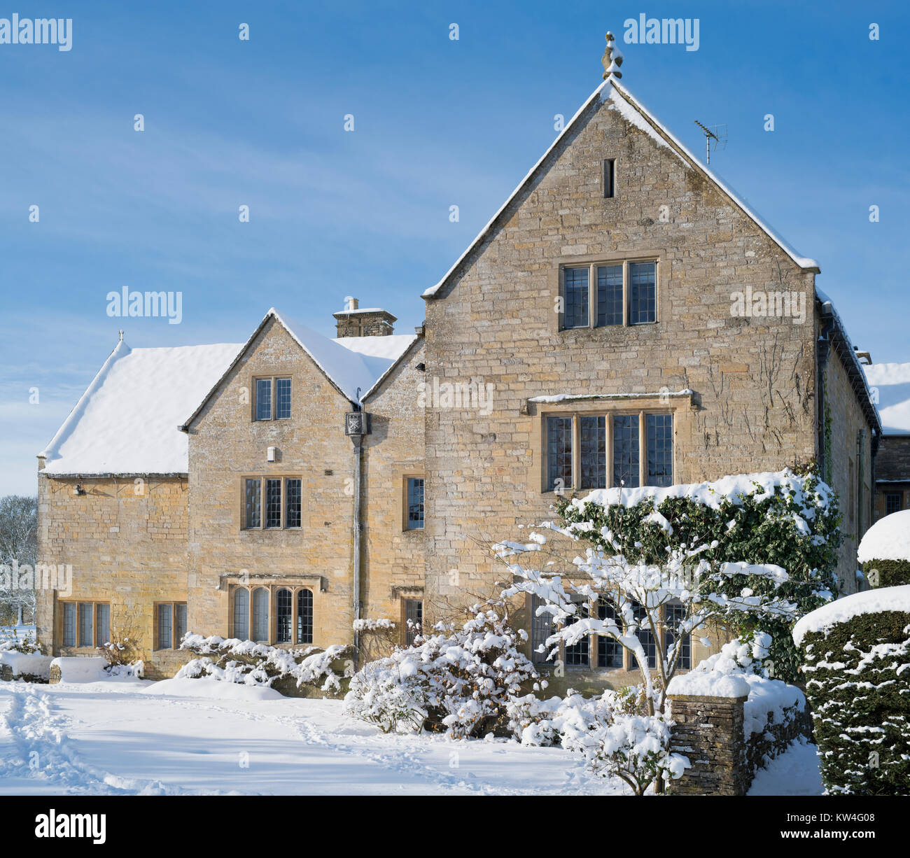 Das Herrenhaus im Dezember Schnee. Notgrove, Cotswolds, Gloucestershire, England Stockfoto