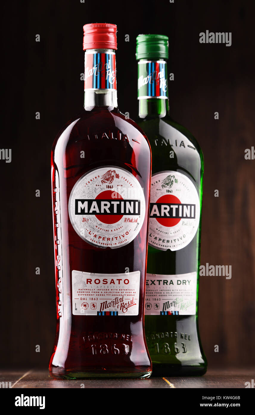 POZNAN, Polen - Dez 7, 2017: Produkte von Martini, berühmten Italienischen wermutwein ist die weltweit vierte Mächtigsten alkoholische Marke in Turin mit Ma produziert Stockfoto