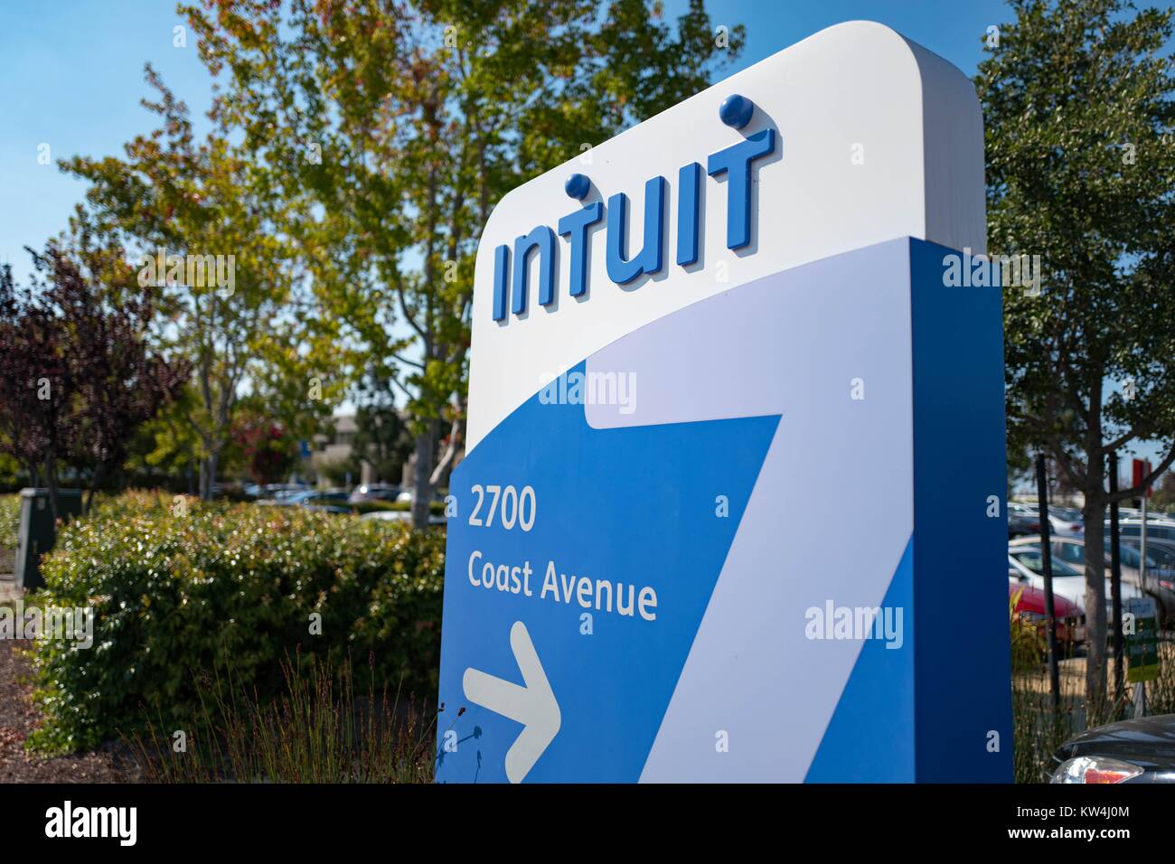 Signage für Financial Software Firma Intuit am Hauptsitz des Unternehmens in der Silicon Valley Stadt Mountain View, Kalifornien, 24. August 2016. Stockfoto