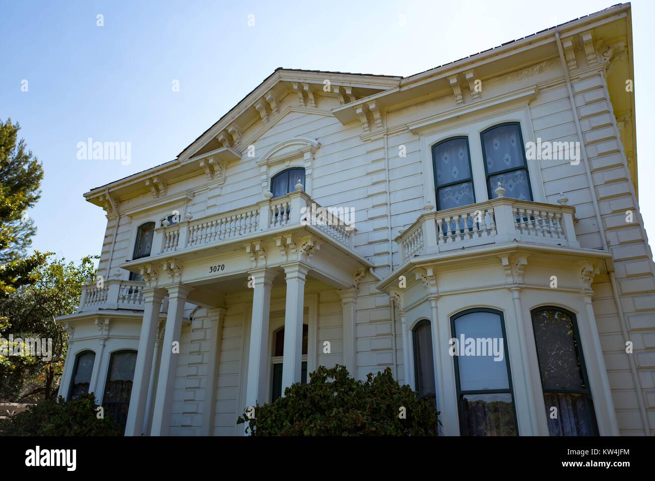 Vorderansicht des faceade der Rengstorff House, einem restaurierten viktorianischen Haus und eines der ersten Häuser im Silicon Valley Stadt Mountain View, Kalifornien, 24. August 2016 errichtet. Stockfoto