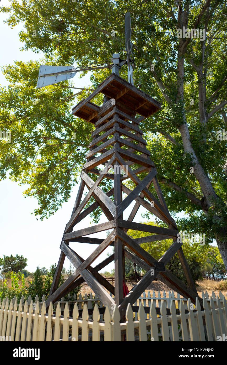 Windmühle am Die rengstorff House, einem restaurierten viktorianischen Haus und eines der ersten Häuser im Silicon Valley Stadt Mountain View, Kalifornien, 24. August 2016 errichtet. Stockfoto