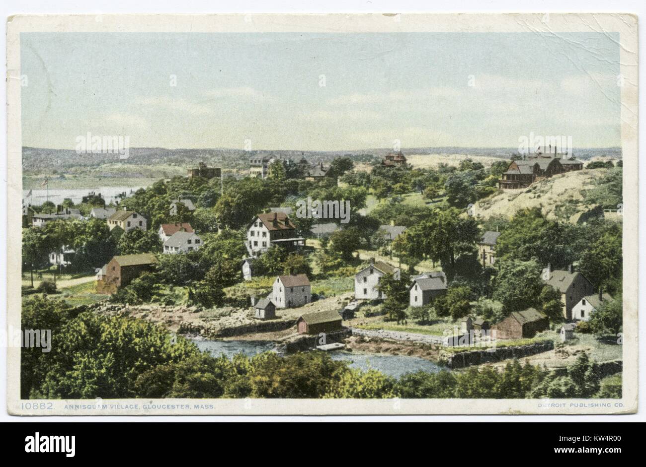 Malerischer Blick auf bewaldete Landschaft mit kleinen Häusern im Dorf Annisquam, Gloucester, Massachusetts, USA, 1914. Von der New York Public Library. () Stockfoto