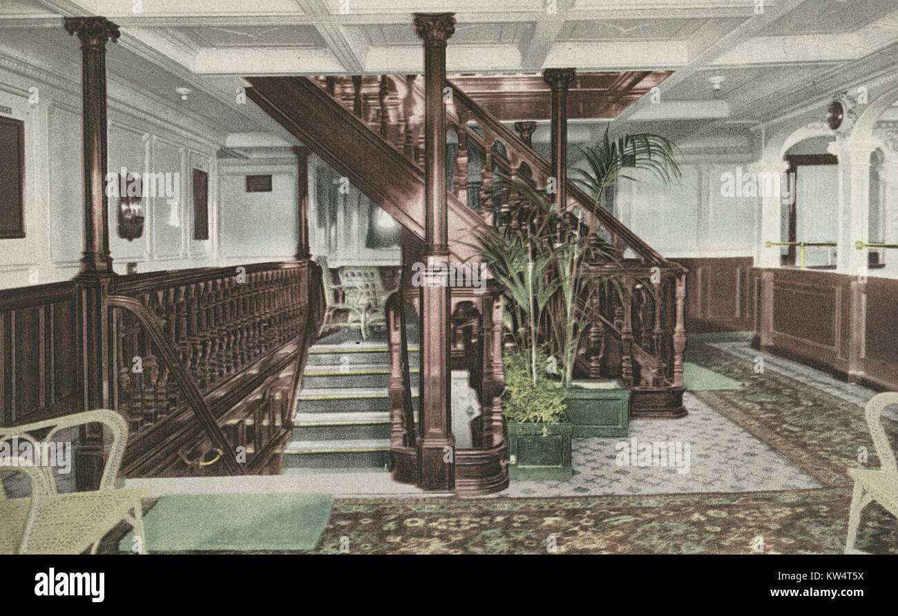 Postkarte mit der Darstellung der Eingang und das Treppenhaus der RMS Olympic, 1914. Von der New York Public Library. Stockfoto