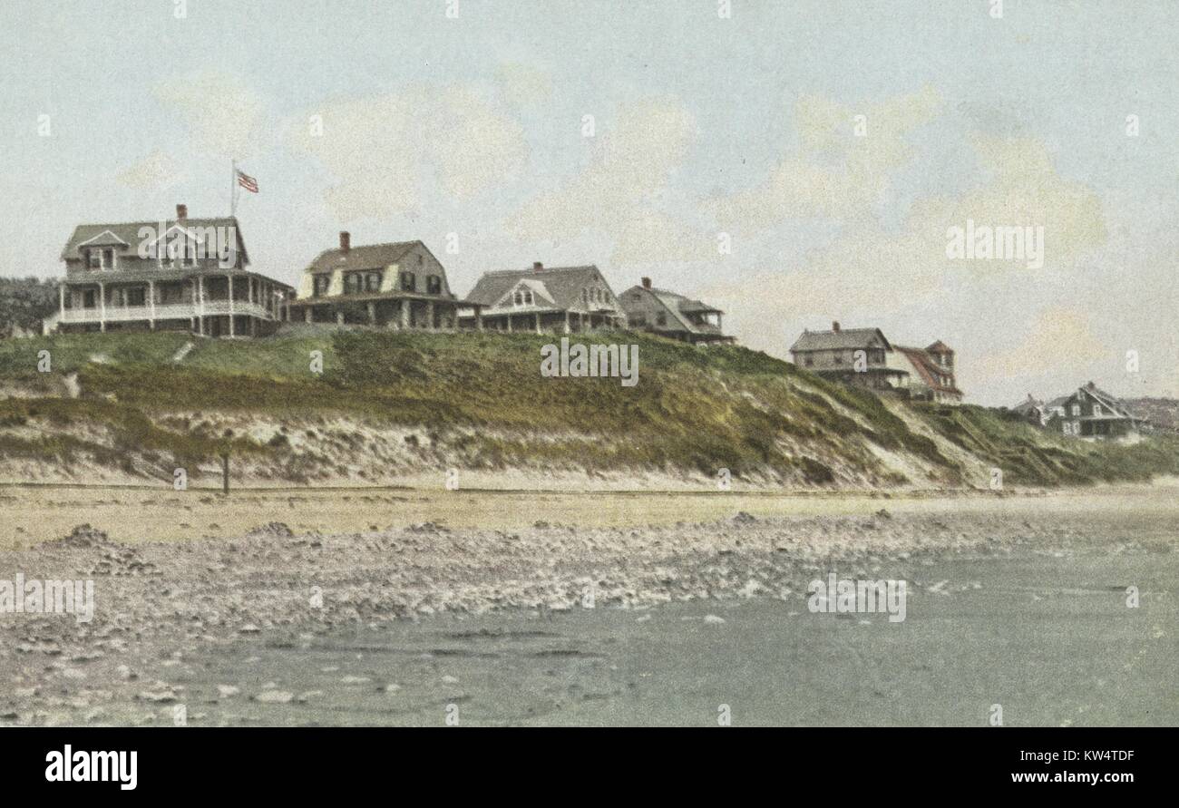 Postkarte von Ocean Front Cottages mit Blick auf den Strand, Sagamore Strand, Massachusetts, 1914. Von der New York Public Library. Stockfoto