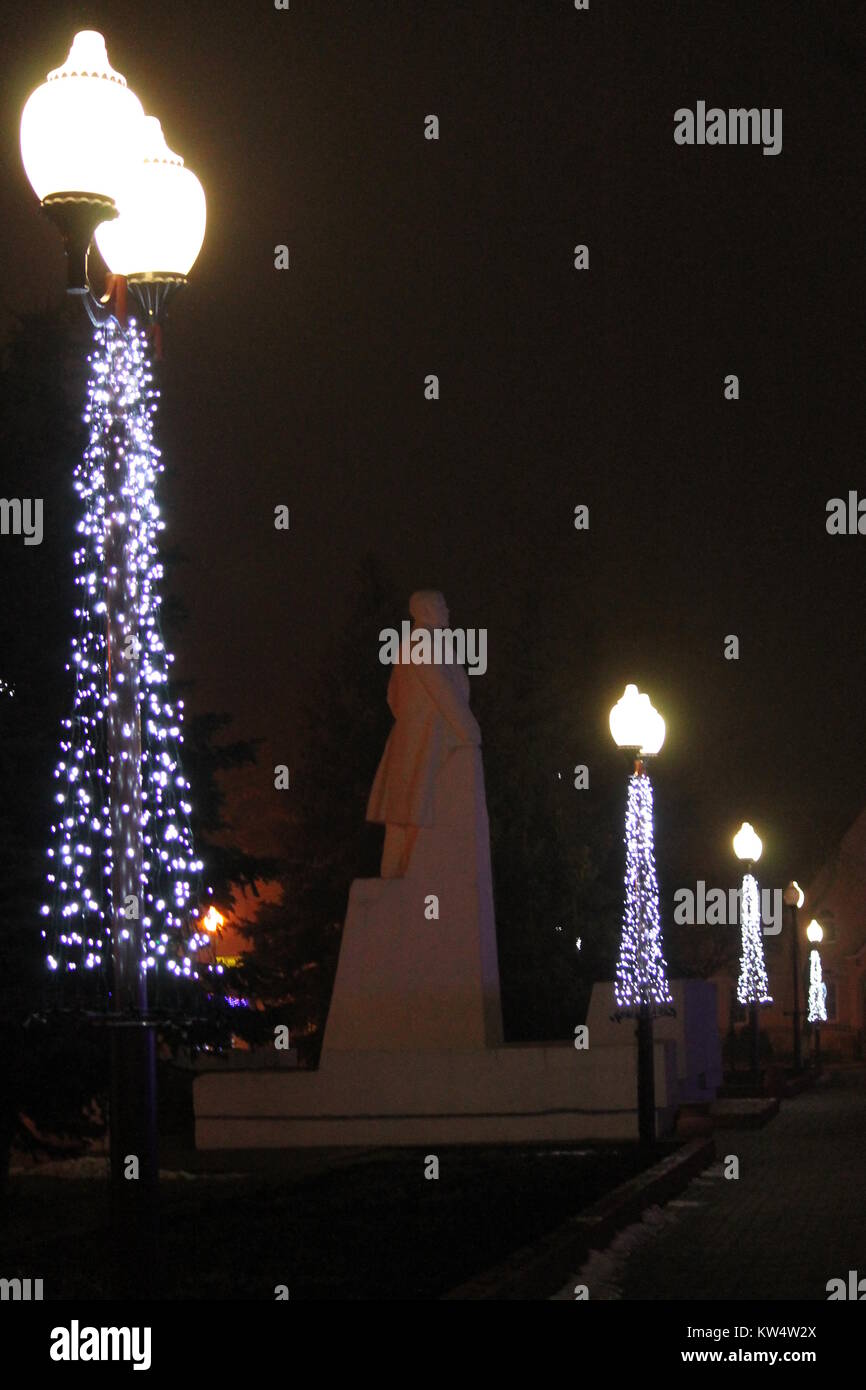 Helle Lichter auf Nacht Stadt Straße schöne Dekoration für das Neue Jahr und Weihnachten Stockfoto