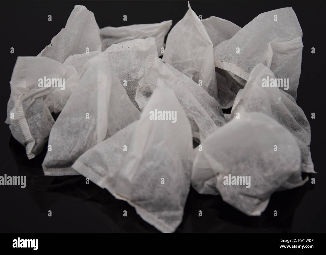 Ein kleiner Haufen von pyramidenförmigen Teebeutel Stockfoto