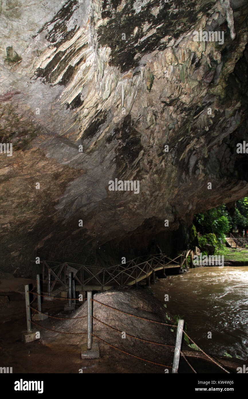 Fluss und Tham Nam Lod Höhle, Nordthailand Stockfoto