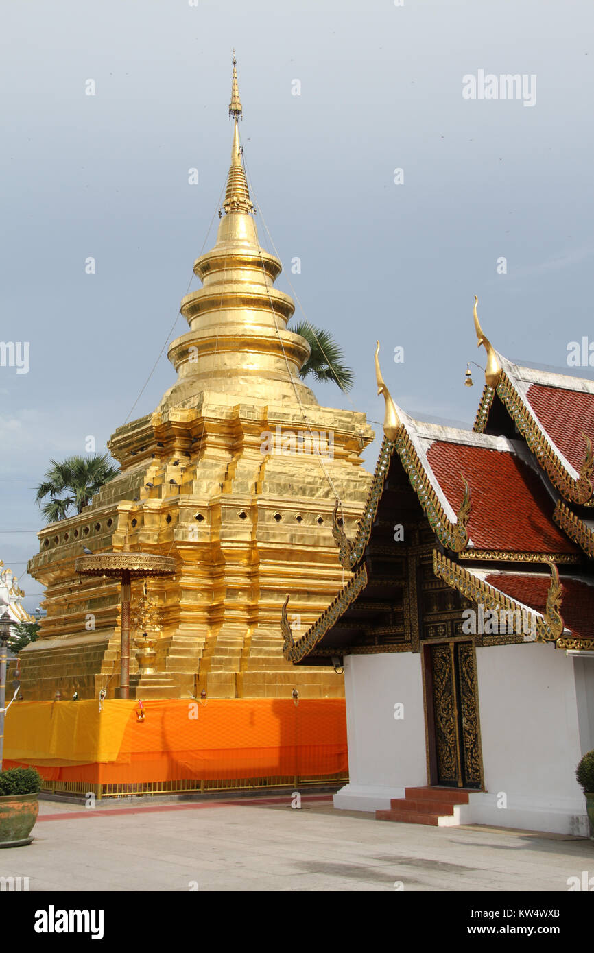 Wat Phra That Si Chom Thong Wora Wiharn, in der Nähe von Chiang Mai, Thailand Stockfoto