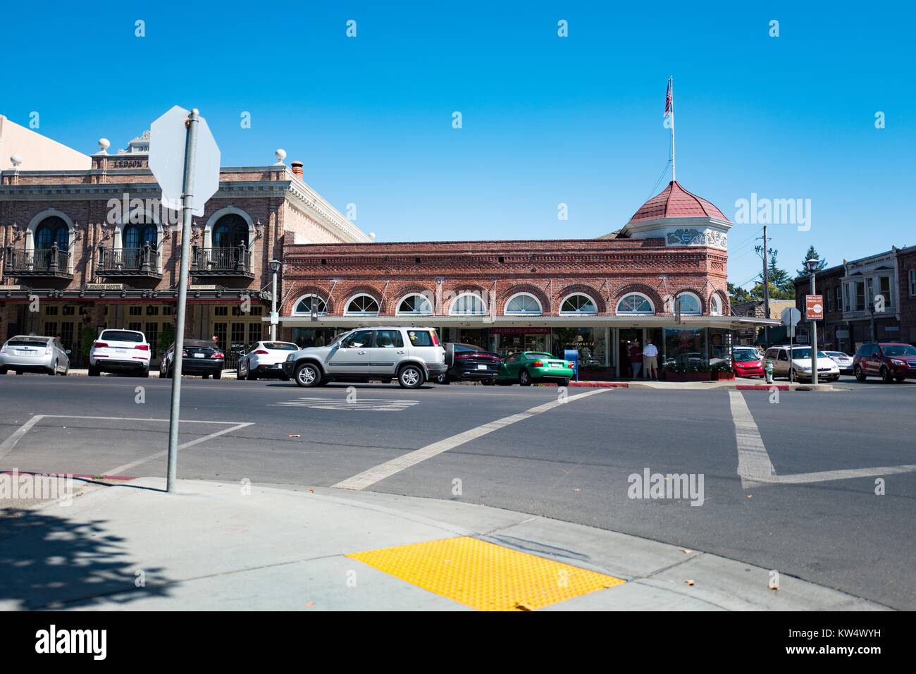 Historische Mission Hardware Gebäude in der Innenstadt von Sonoma, Kalifornien, 17. September 2016. Stockfoto