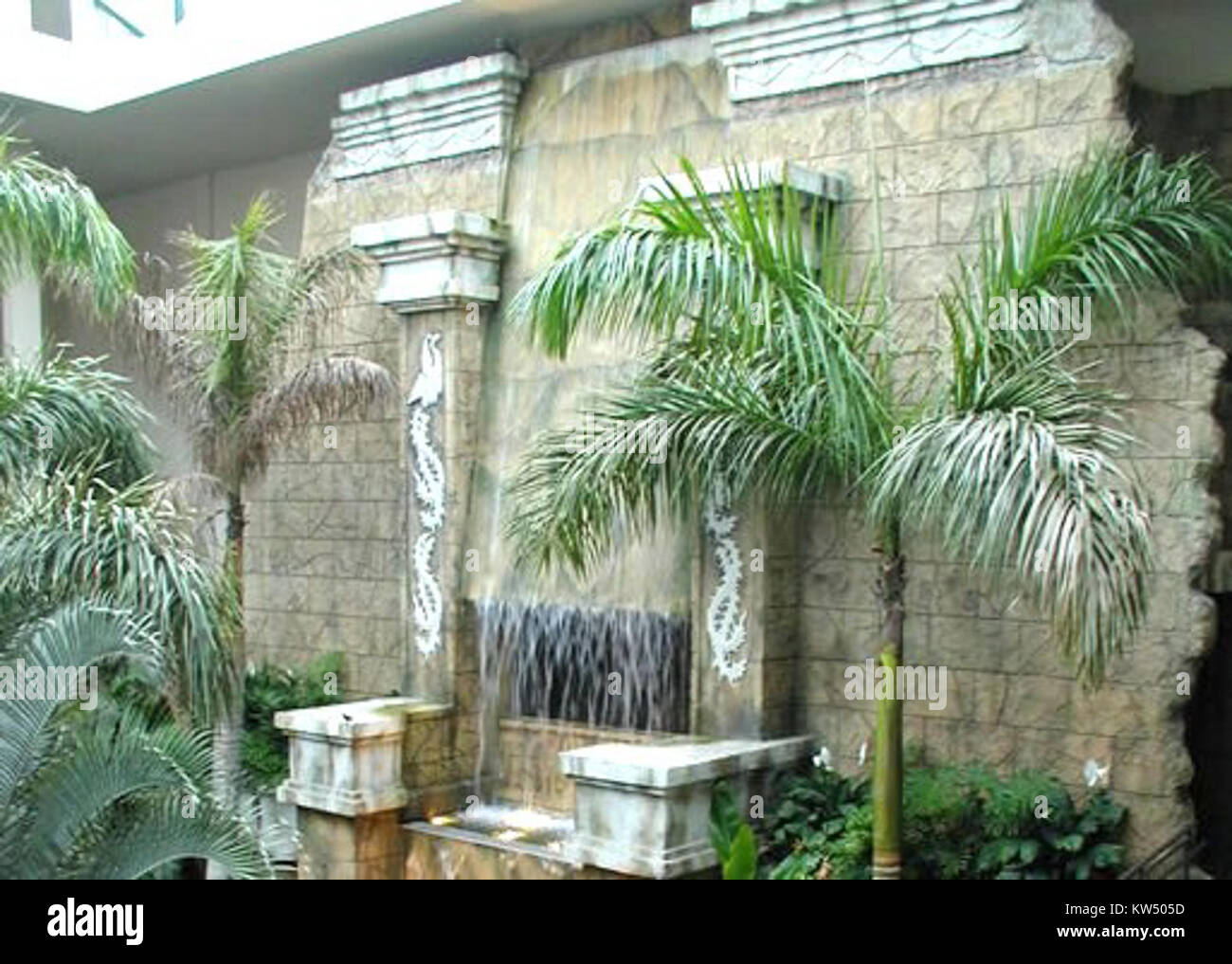 Bird Kingdom ist eine Voliere und ein Zoo in Niagara Falls, Kanada. Die Anlage ist Heimat einer Vielzahl von Vogelarten aus der ganzen Welt und bietet Besuchern eine lehrreiche und auf Naturschutz ausgerichtete Umgebung. Stockfoto
