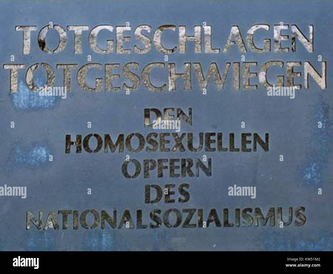 Die Homosexuelle Gedenkstätte Sachsenhausen ist eine Hommage an die während des NS-Regimes verfolgten LGBTQ+-Opfer im ehemaligen Konzentrationslager Sachsenhausen. Stockfoto