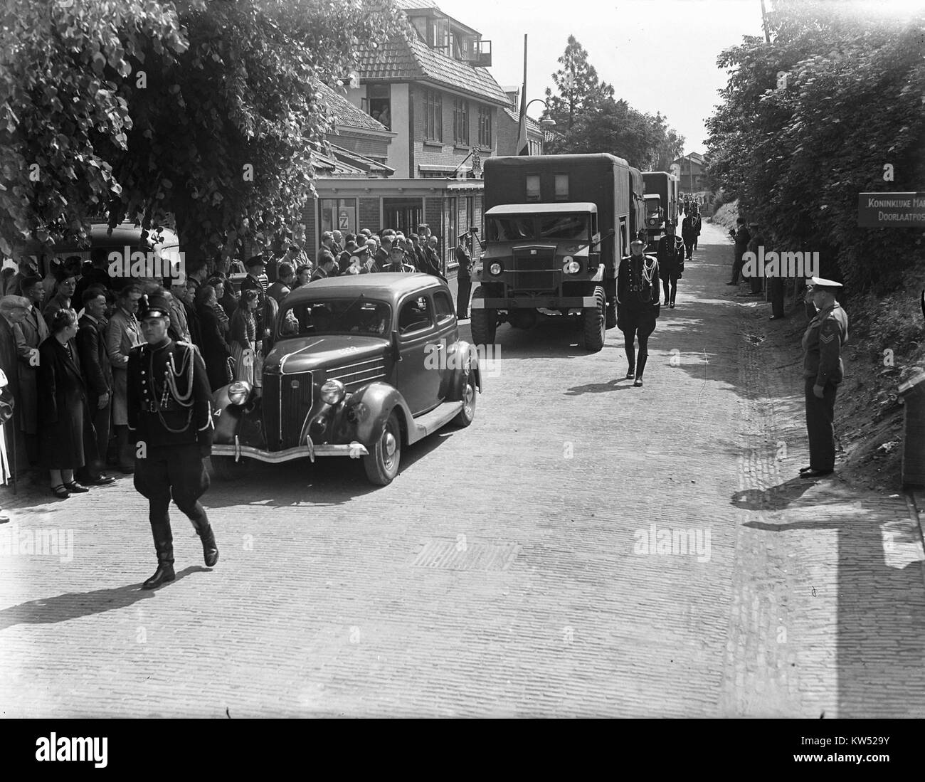 Bodemtransport uit Duitsland bezieht sich auf den Transport von Gütern aus Deutschland, der sich wahrscheinlich mit Logistik und grenzüberschreitendem Güterverkehr befasst. Diese spezielle Referenz bezieht sich auf die Transportgeschichte oder das Logistikmanagement in Europa. Stockfoto