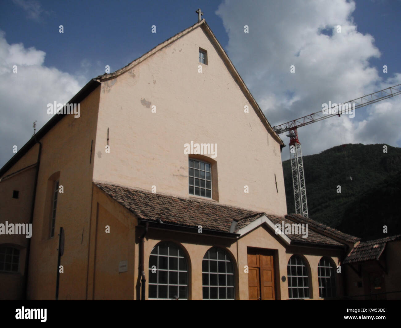 Blick auf die Kapuzinerkirche in Bozen, Italien, eine wichtige religiöse und architektonische Stätte. Stockfoto