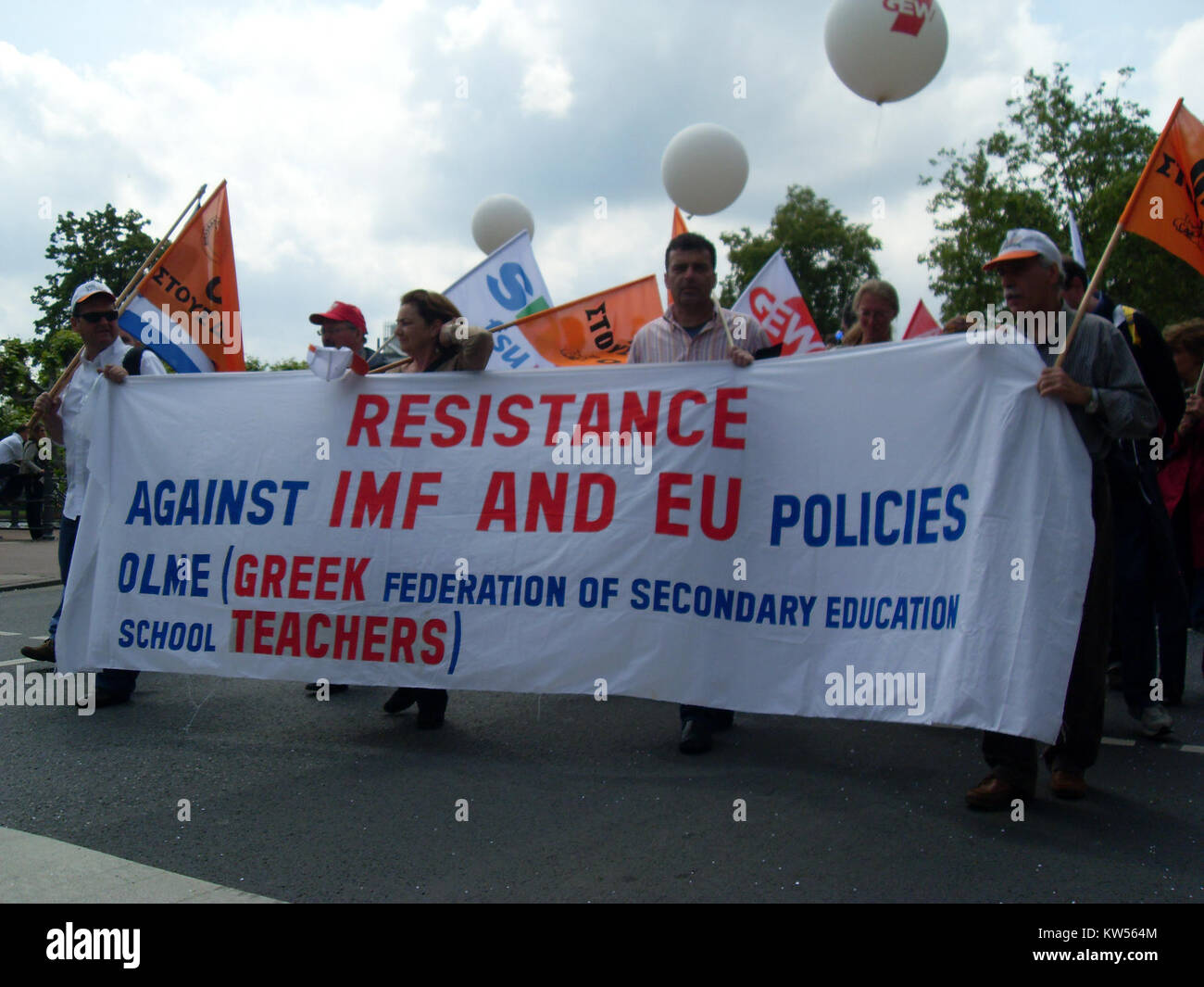 Blockupy bezieht sich auf eine Reihe von Protestaktionen, die sich oft auf den Widerstand gegen Sparmaßnahmen und soziale Gerechtigkeit in Europa, insbesondere in Deutschland, konzentrieren. Die Bewegung entstand als Teil umfassenderer Proteste gegen wirtschaftliche Ungleichheit. Stockfoto