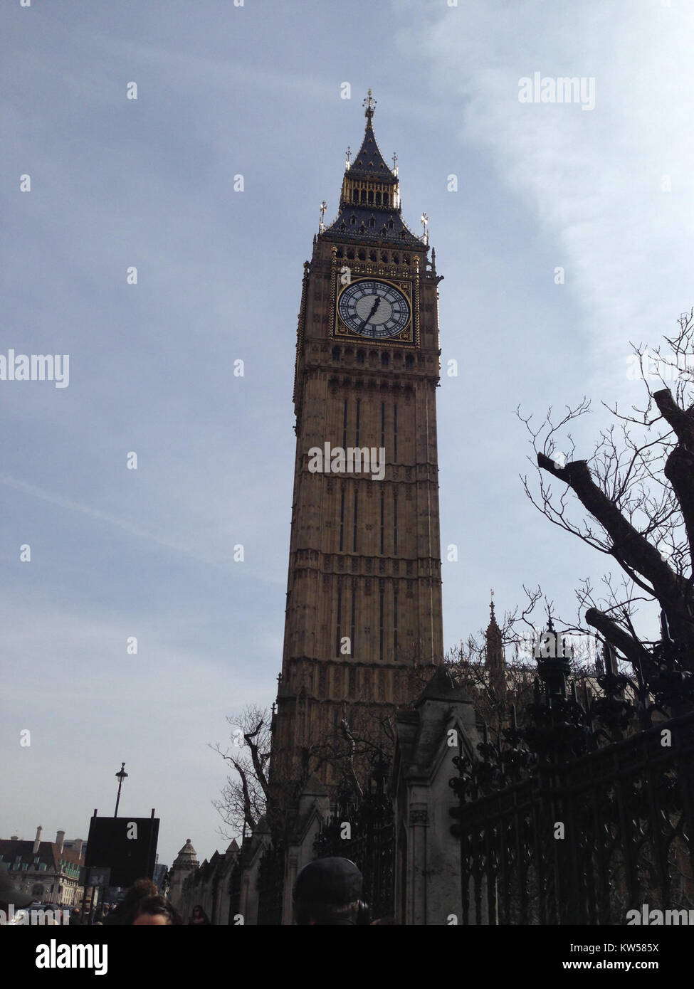 Big Ben in London ist eines der berühmtesten Wahrzeichen Großbritanniens. Bekannt für seinen Glockenturm und die Glocke, steht es als Symbol britischer Geschichte und architektonischer Leistung. Stockfoto