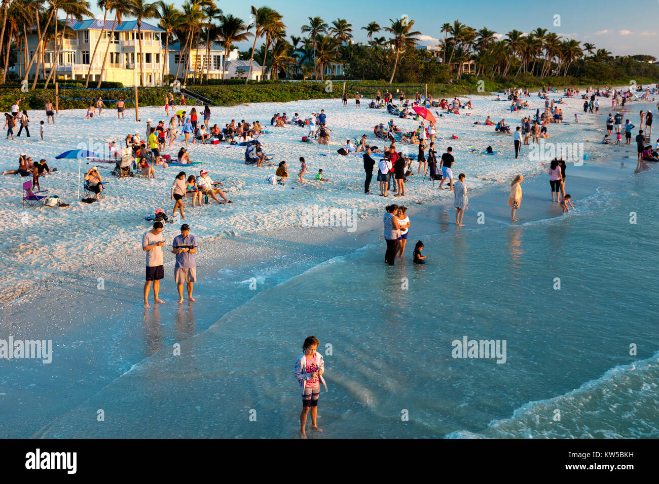 Weihnachten Sonnenuntergang Am Strand In Naples Florida Usa Stockfotografie Alamy