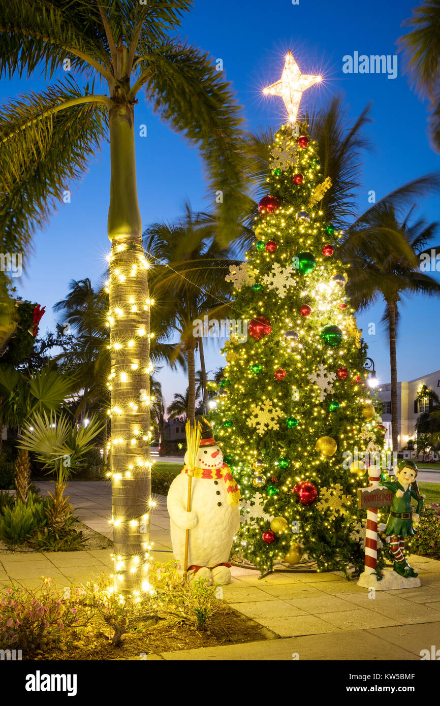Weihnachtsbaum und Dekorationen, Naples, Florida, USA Stockfoto