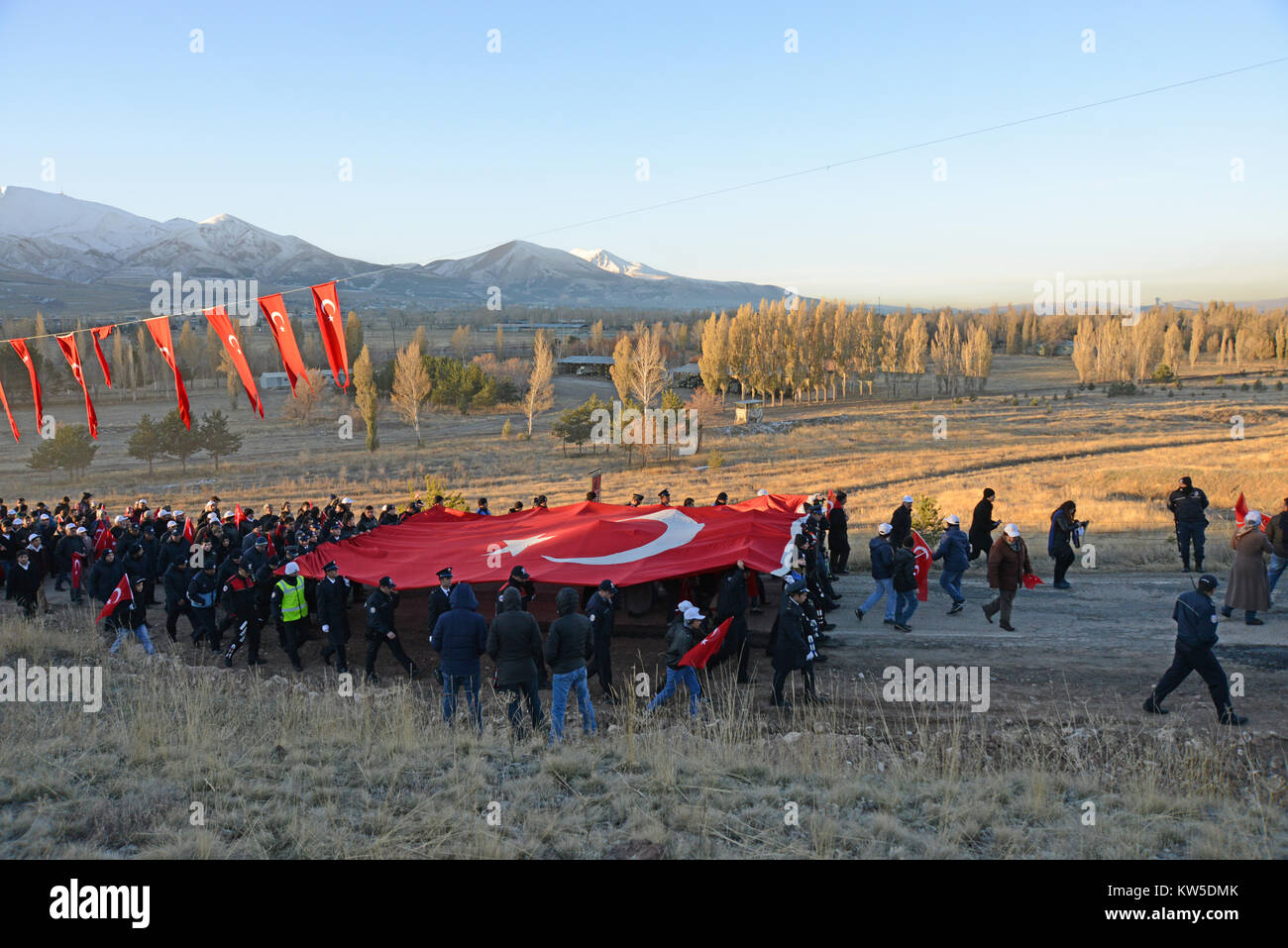 Oktober 9,2014 ERZURUM TÜRKEI. Feier der Sieg der Russischen türkische Krieg, der 1877 geschah. Jährliche März der Erzurum Menschen nach vorn Lin Stockfoto