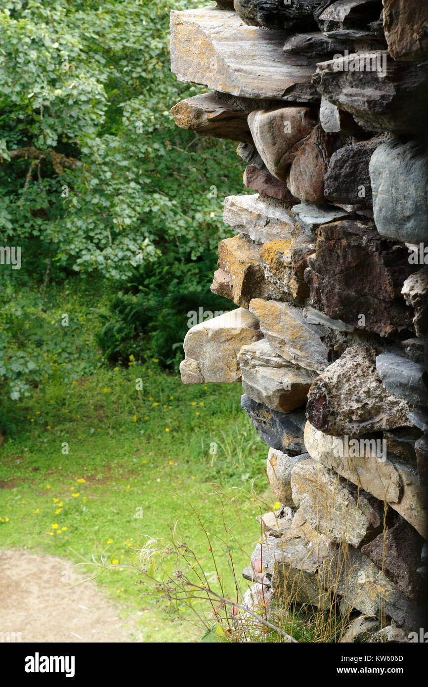 Alte Mauer, Wand aus Stein, von einem Schloss, einer Burg Stockfoto