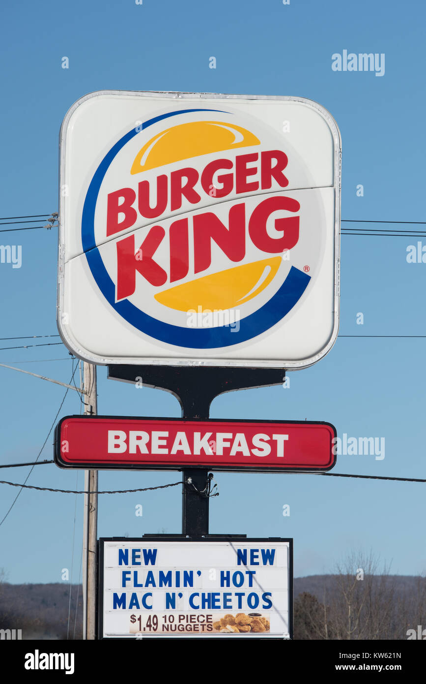Ein pole Zeichen für Burger King, einer amerikanischen Fast-Food-Restaurant in Gloversville, NY, USA Stockfoto