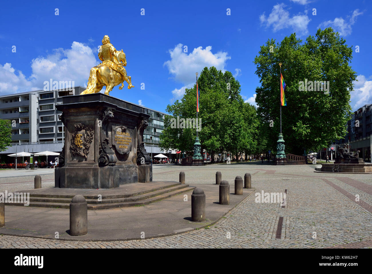 Dresden, Neustadt Stadtbewohner Markt mit Denkmal der Goldene Reiter, Neustaedter Markt mit Denkmal Goldener Reiter Stockfoto