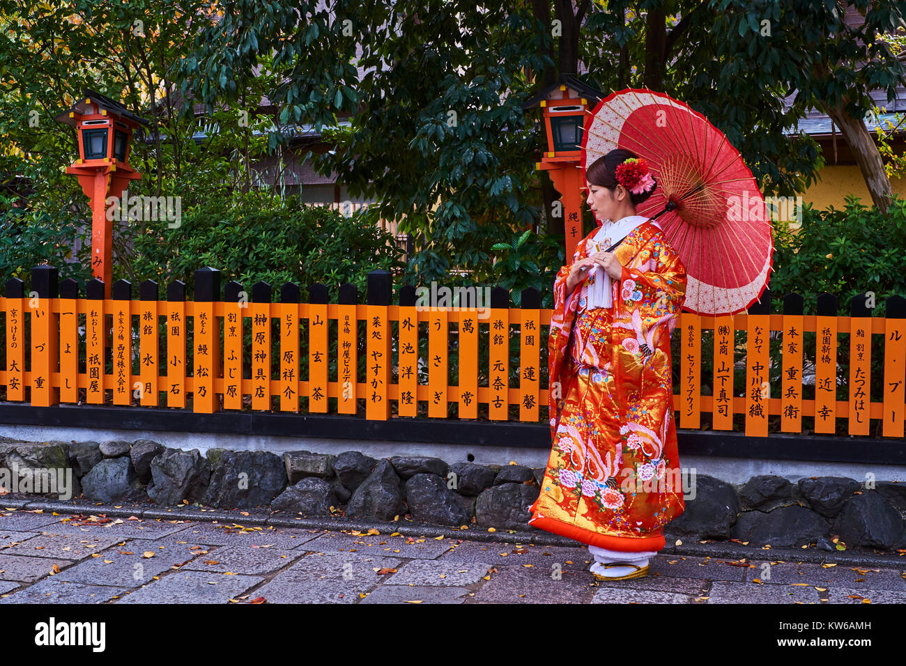 Japan, Honshu Island, Region Kansai, Kyoto, Gion, Geisha ehemaligen Bereich, junge Frauen im Kimono Stockfoto