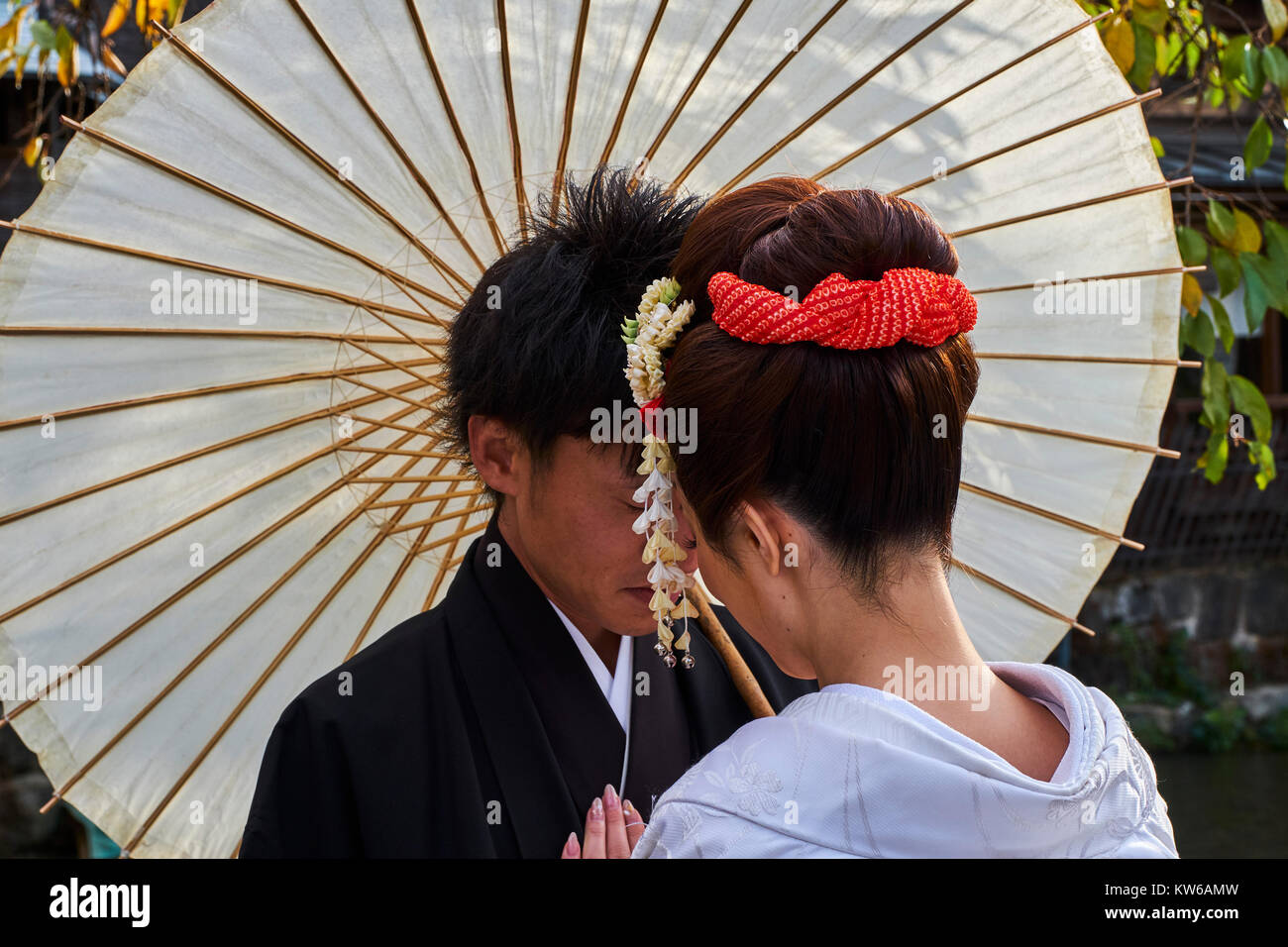 Japan, Honshu Island, Region Kansai, Kyoto, Gion, Geisha ehemaligen Bereich, junges Paar im Kimono Stockfoto