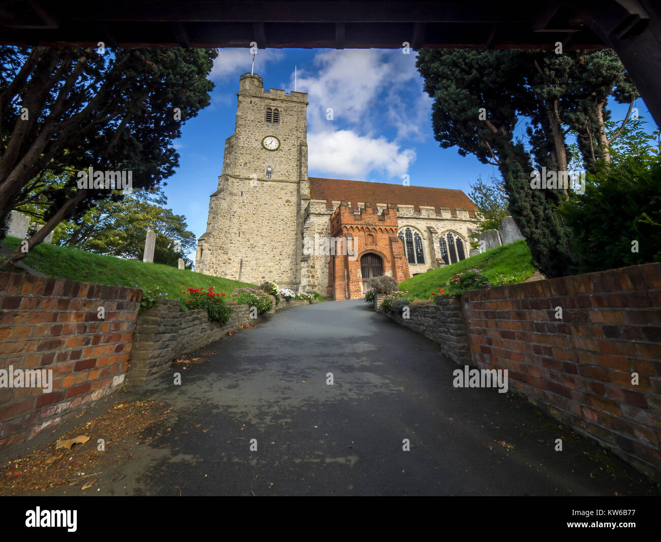 RAYLEIGH, ESSEX, Großbritannien - 27. OKTOBER 2017: Außenansicht der Holy Trinity Parish Church Stockfoto
