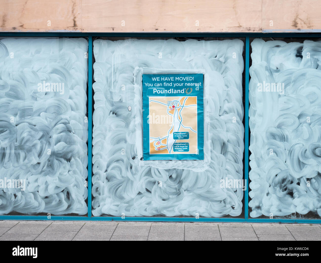 Ein geschlossen, geschlossen, Poundland Shop in Bishop's Stortford Hertfordshire, Großbritannien. Die High Street low cost Firma Herunterfahren speichert als Ergebnis einer Downt Stockfoto