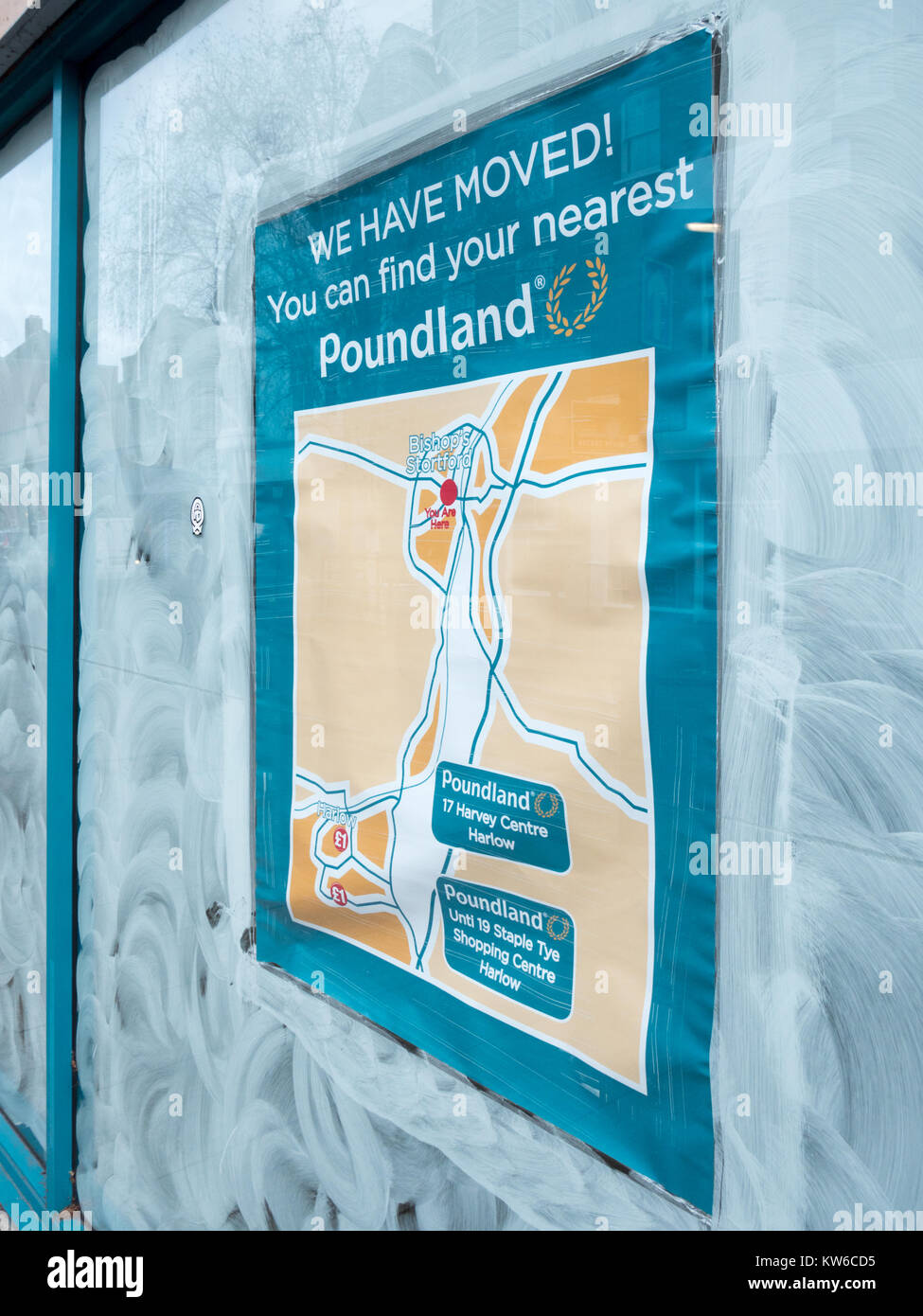 Ein geschlossen, geschlossen, Poundland Shop in Bishop's Stortford Hertfordshire, Großbritannien. Die High Street low cost Firma Herunterfahren speichert als Ergebnis einer Downt Stockfoto