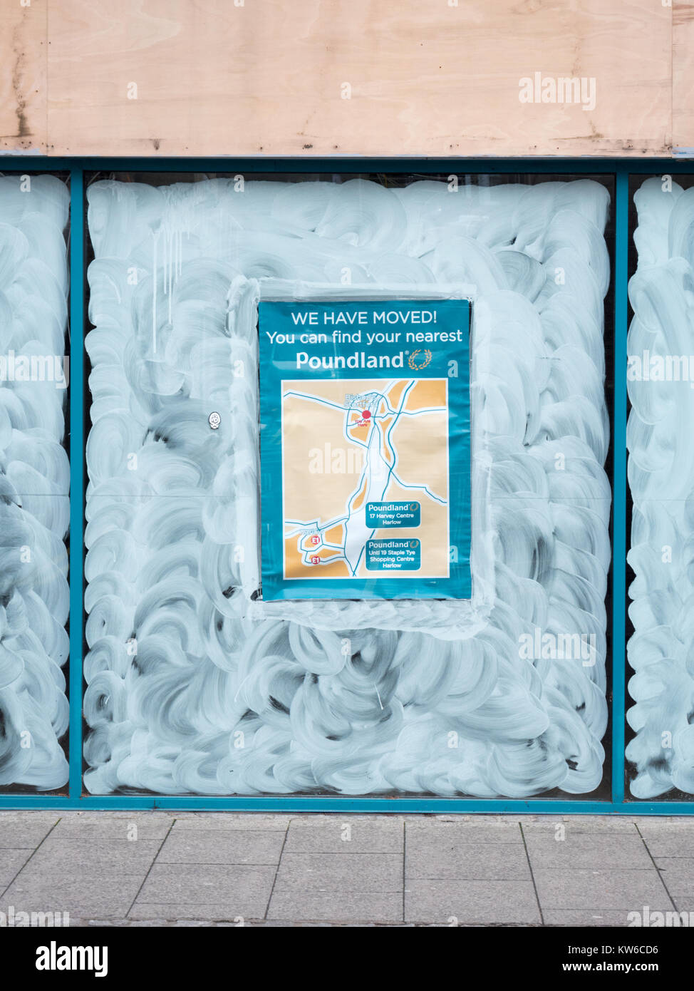 Ein geschlossen, geschlossen, Poundland Shop in Bishop's Stortford Hertfordshire, Großbritannien. Die High Street low cost Firma Herunterfahren speichert als Ergebnis einer Downt Stockfoto