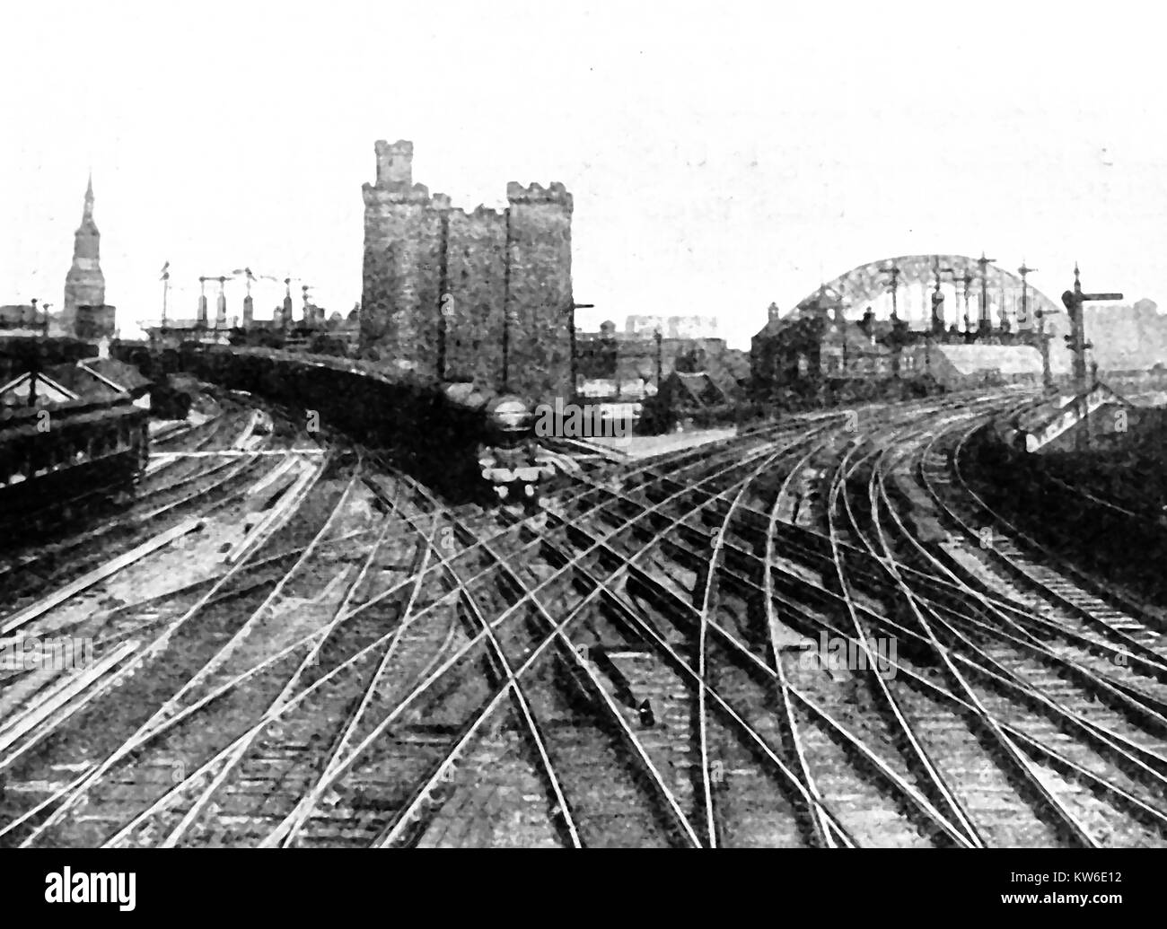 Weltweit größter Eisenbahnknotenpunkt überqueren, der 1933 in Newcastle upon Tyne mit seinen Kreuzungen, die zu der hohen Brücke über den Tyne Stockfoto