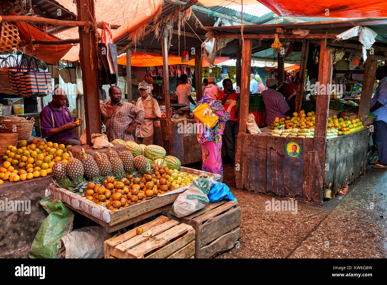 Obst und Gemüse Abteilung auf dem lokalen Markt in Stone Town, UNESCO-Weltkulturerbe, Sansibar, Tansania, Afrika Stockfoto