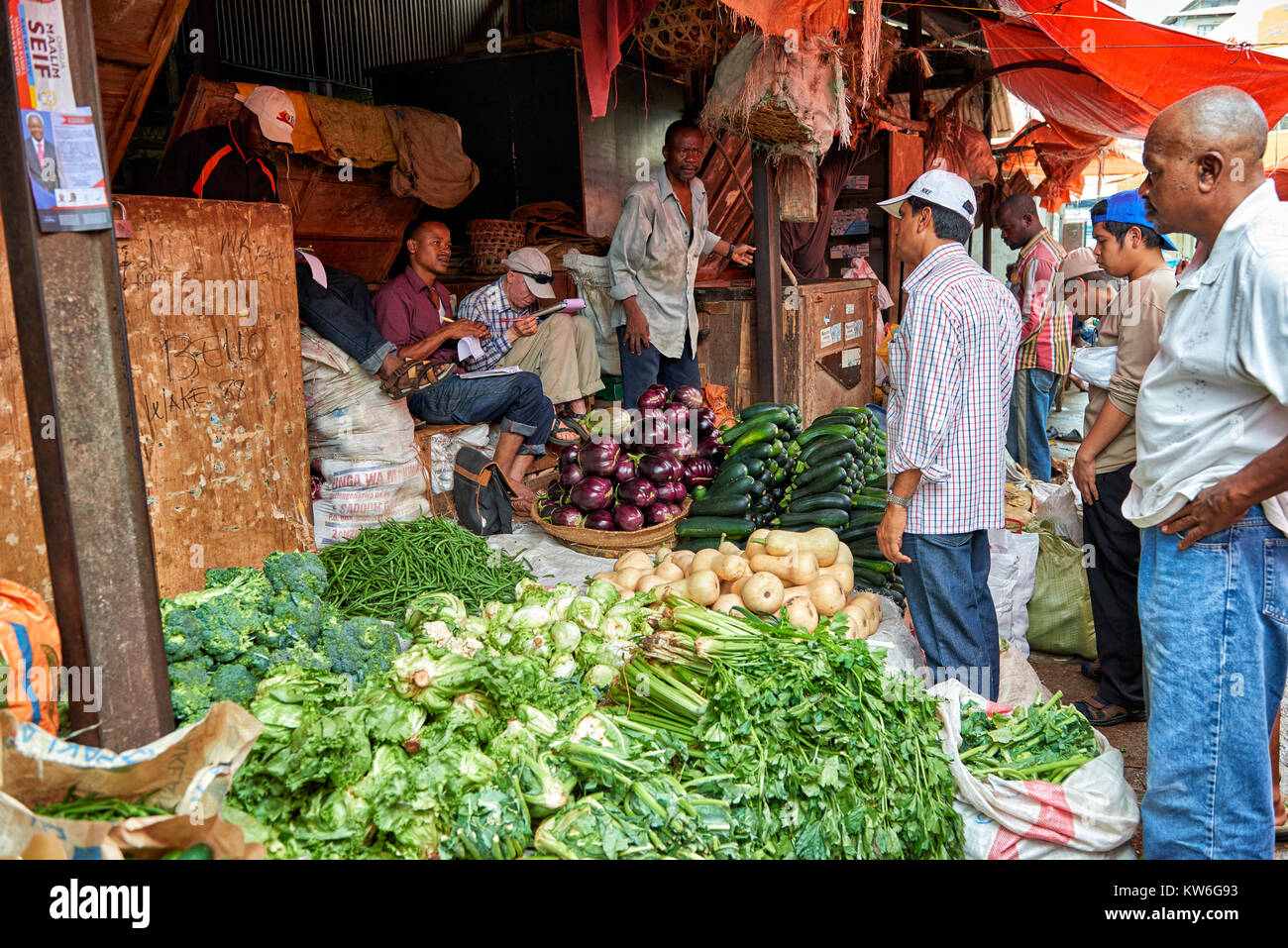 Obst und Gemüse Abteilung auf dem lokalen Markt in Stone Town, UNESCO-Weltkulturerbe, Sansibar, Tansania, Afrika Stockfoto