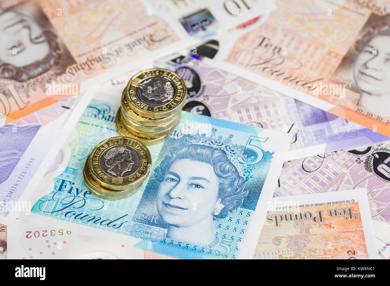 Englische Banknoten und Münzen Stockfoto