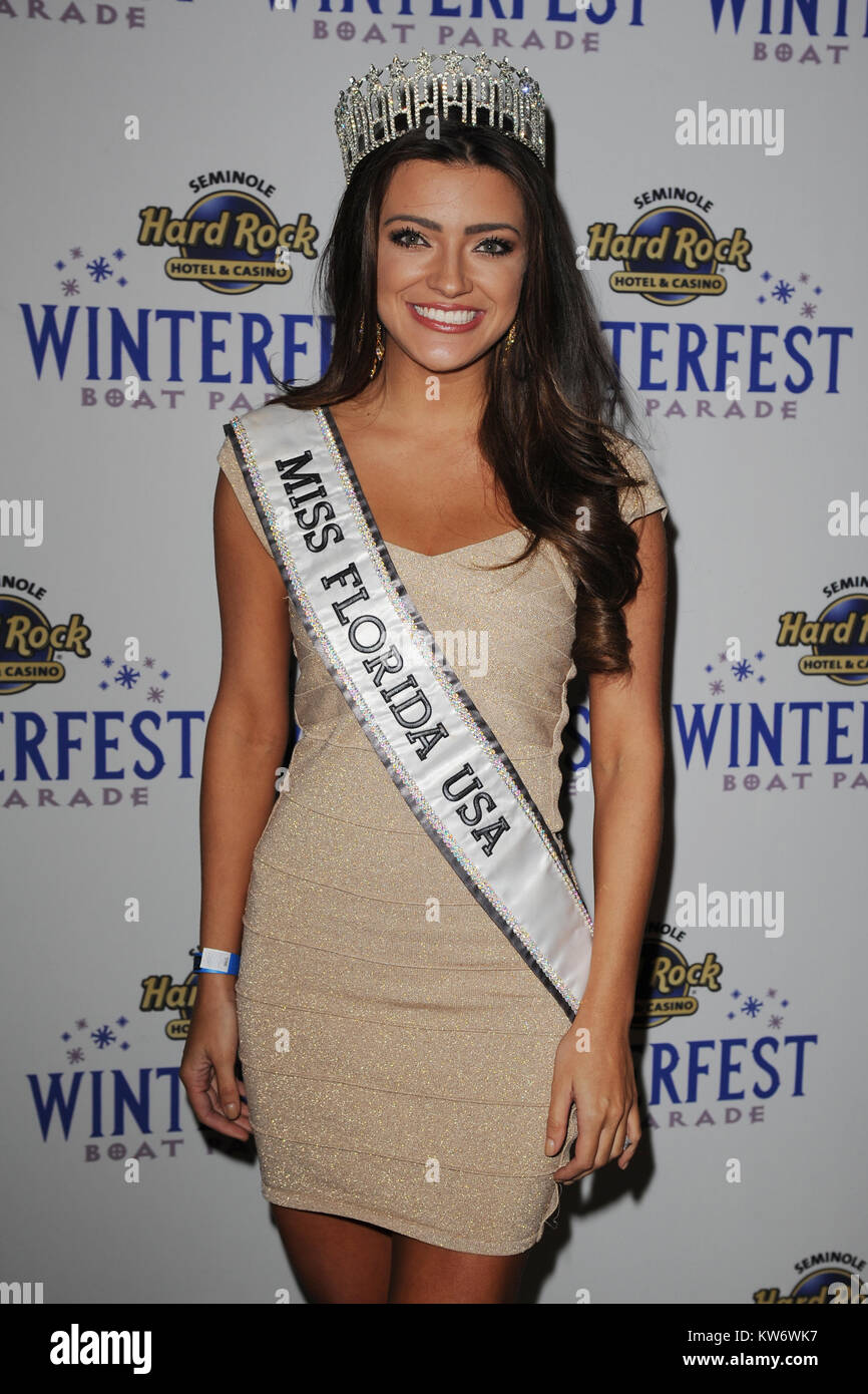 HOLLYWOOD FL - Dezember 12: Miss Florida USA Ashleigh Lollie besucht die Seminole Hard Rock Winterfest Boat Parade 2014 Grand Marshal Empfang im Seminole Hard Rock Hotel & Casino Hollywood am Dezember 12, 2014 in Hollywood, Florida Personen: Miss Florida USA Ashleigh Lollie Stockfoto