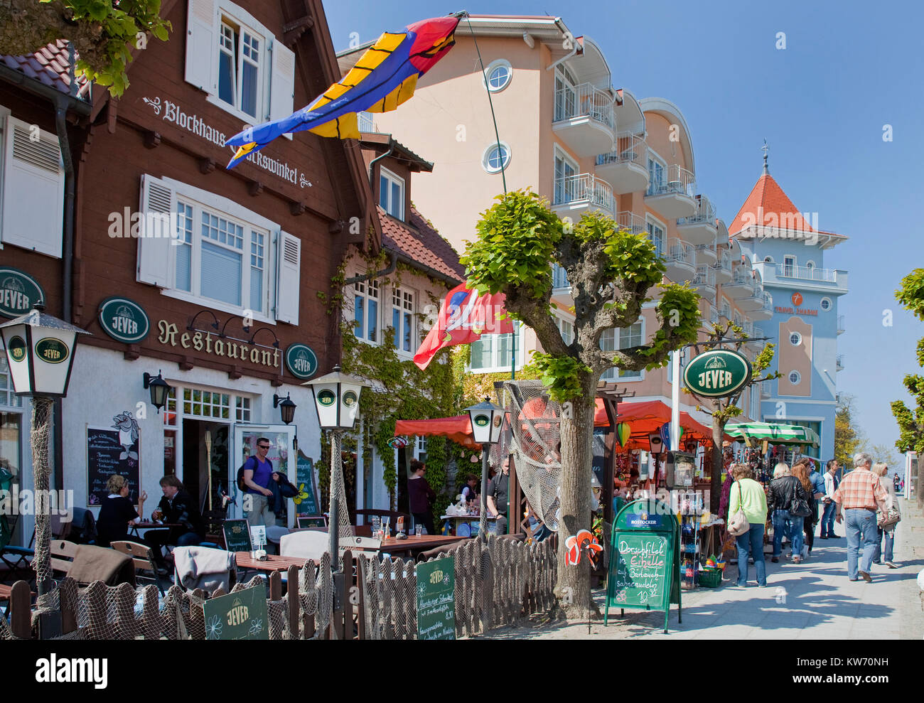 Außerhalb der Gastronomie am Wilhelm Straße von Sellin, Insel Rügen, Mecklenburg-Vorpommern, Ostsee, Deutschland, Europa Stockfoto