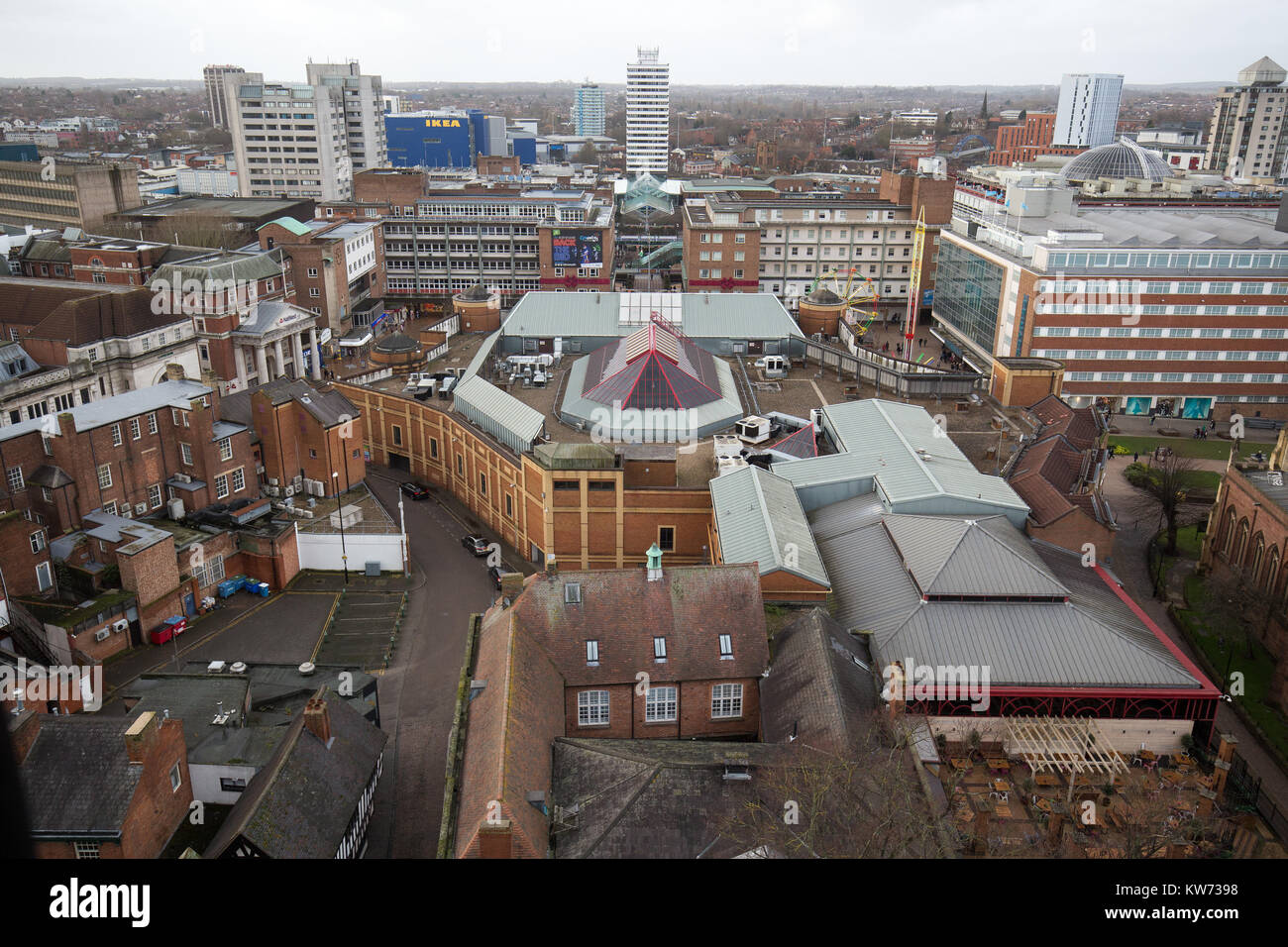 Der Blick von oben auf Coventry Cathedral, West Midlands. Coventry wurde als die britischen Stadt der Kultur für 2021 angekündigt, historisch Teil der Warwickshire, es ist die zweitgrößte Stadt in den West Midlands. Stockfoto