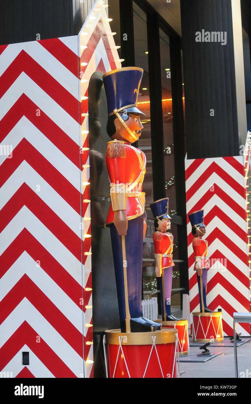 Soldat Urlaub Dekorationen an der UBS Gebäude auf der Park Avenue, New York, USA Stockfoto